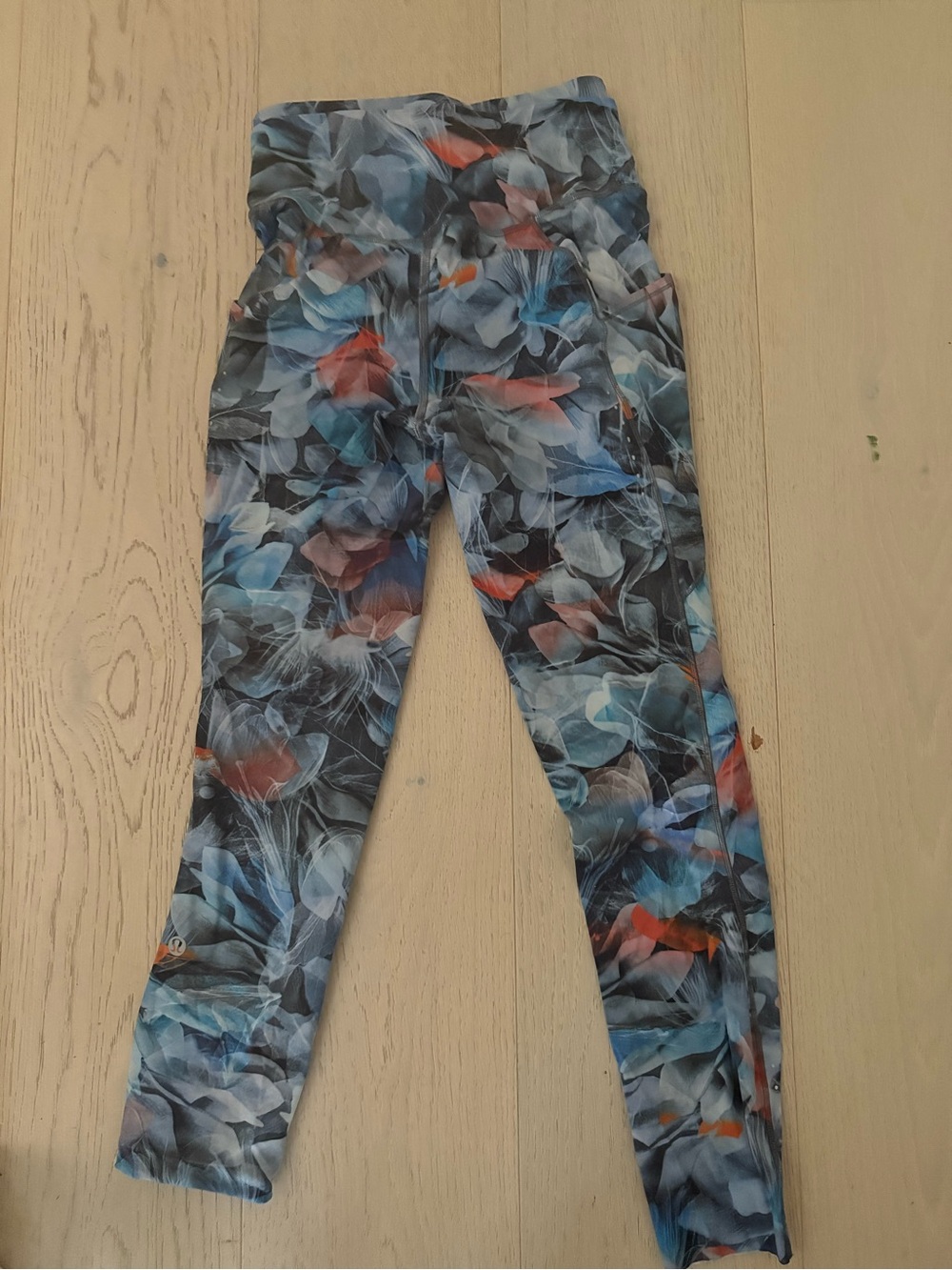 Lululemon 25” Align Floral Print Leggings with pockets - Blue & Black